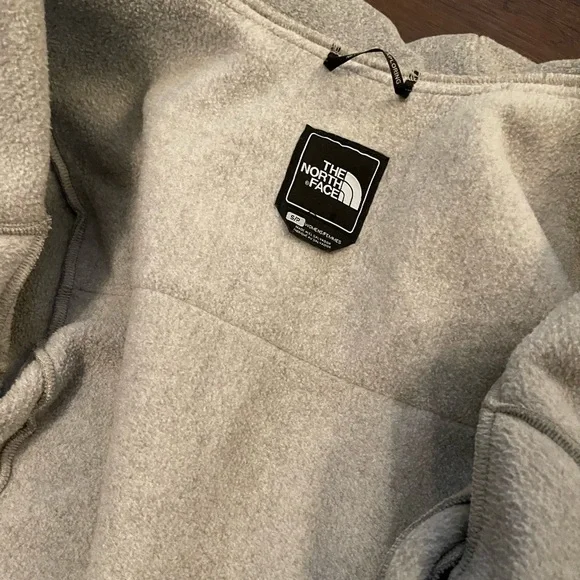 The North Face Gray Denali Fleece Jacket - Picture 13 of 14